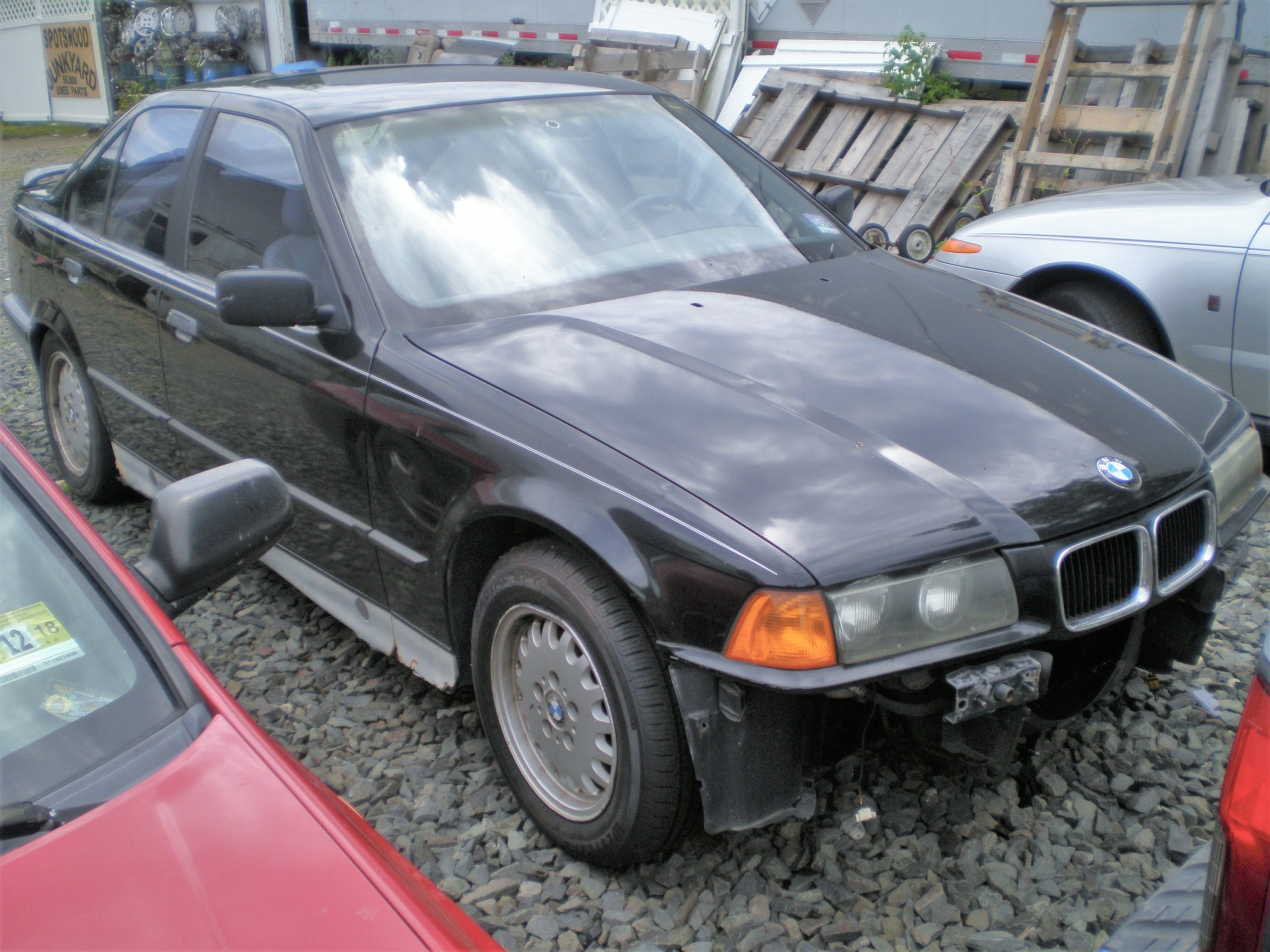 Parting Out 1992 BMW 325i Sedan J-45