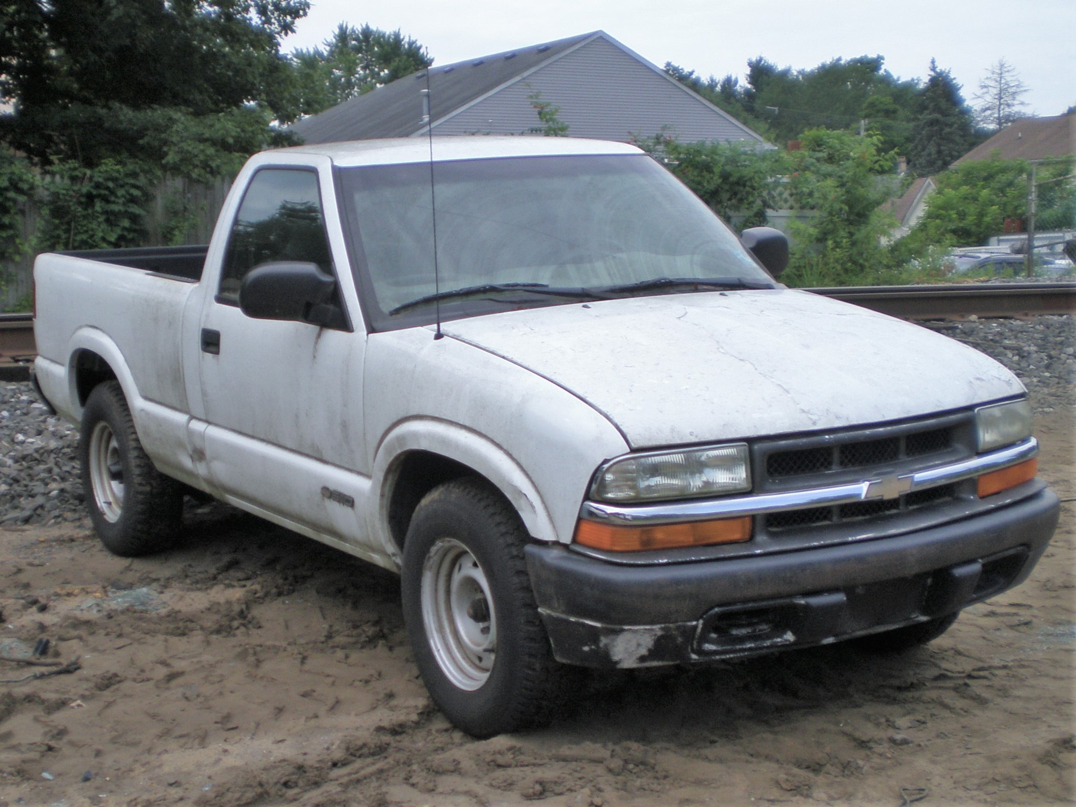 Parting Out 2000 Chevy S10 2Dr RWD Short Bed J-42