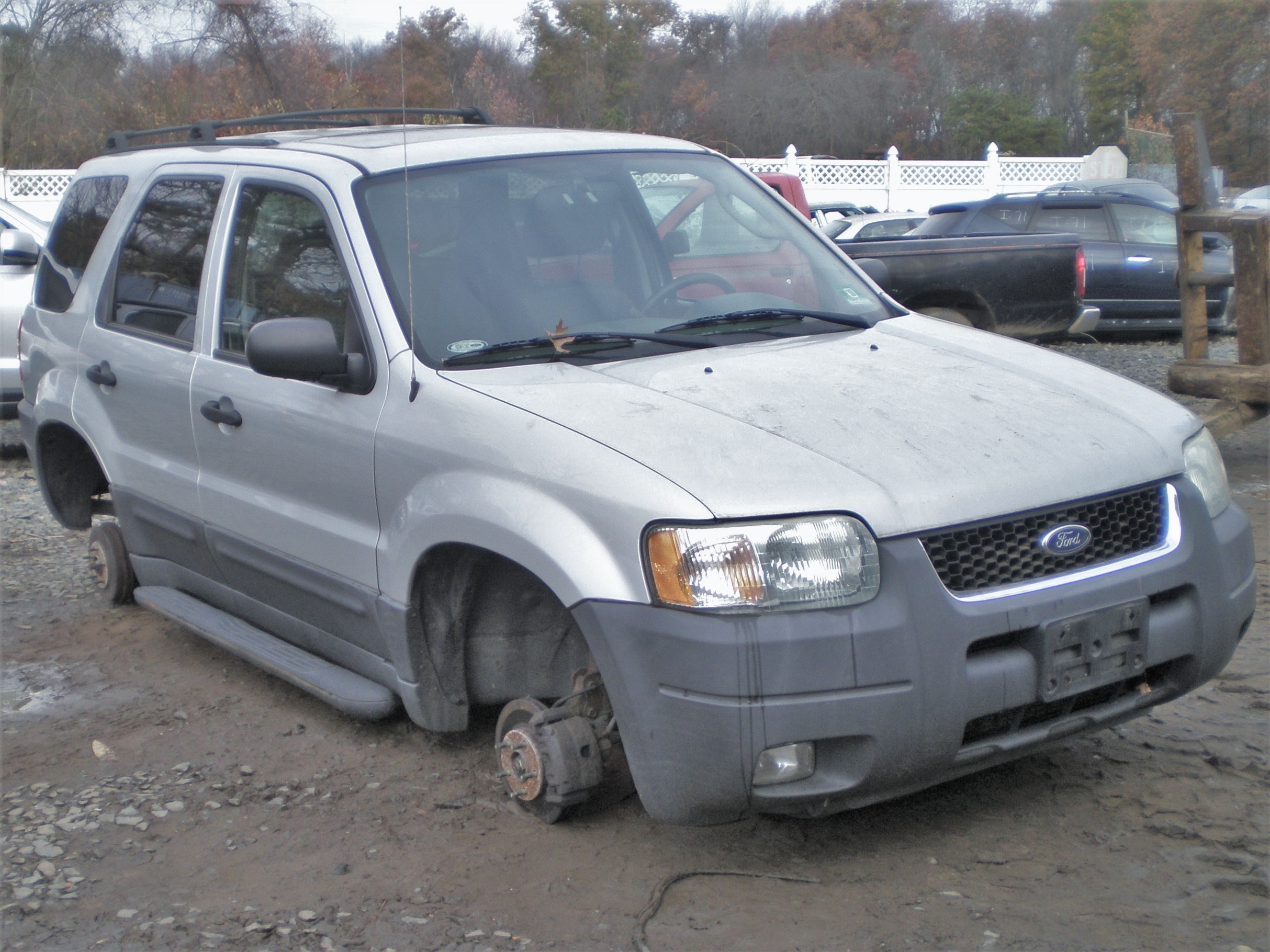 Parting Out 2004 Ford Escape XLT Wagon J-70