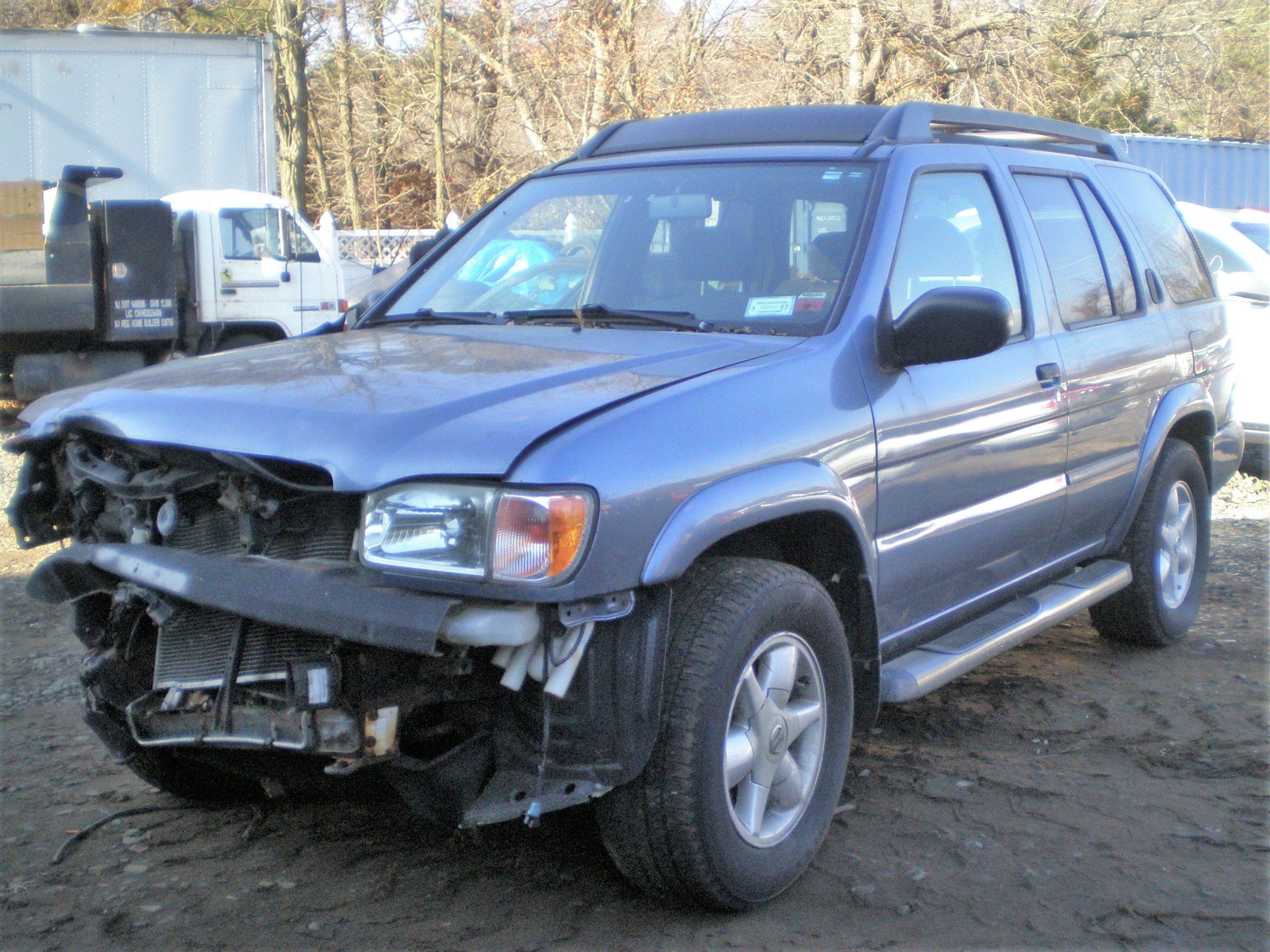 Parting Out 2002 Nissan Pathfinder SE 4WD J-79