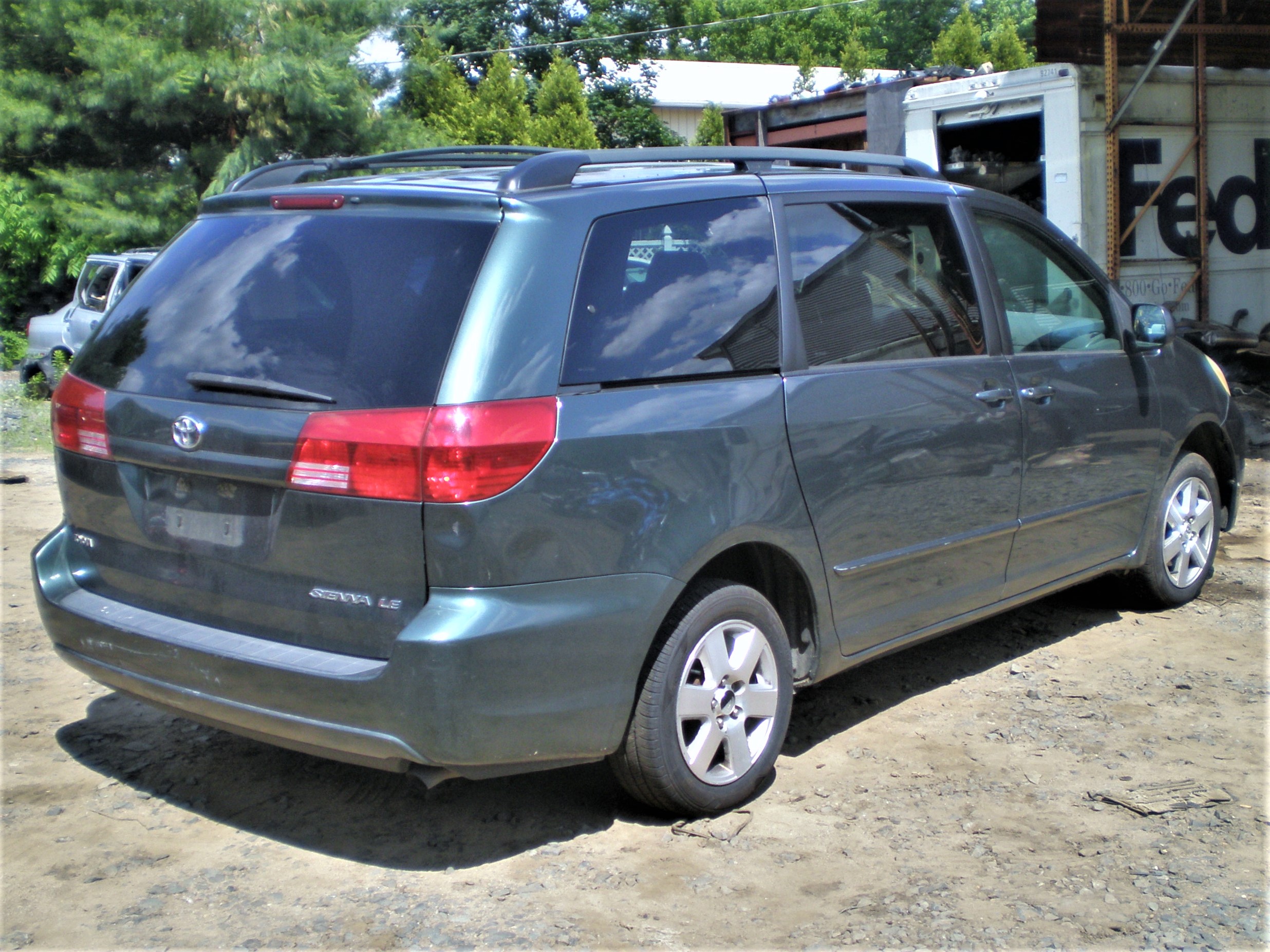 Parting Out 2004 Toyota Sienna LE FWD Van K-22