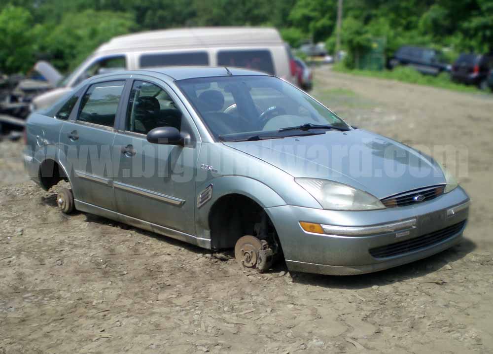 Parting Out 2004 Ford Focus SE Sedan L-40