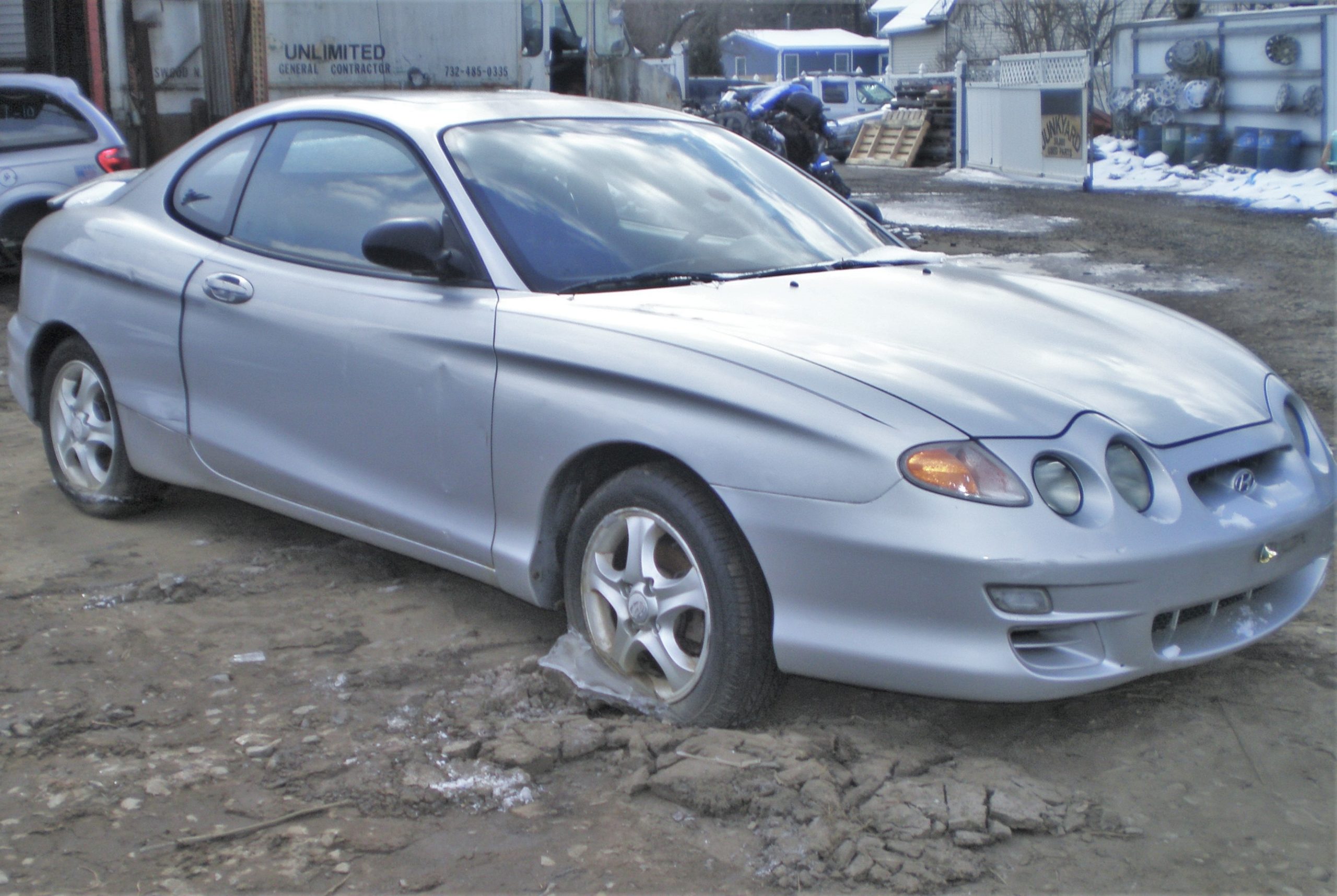 Parting Out 2001 Hyundai Tiburon Hatchback L-14