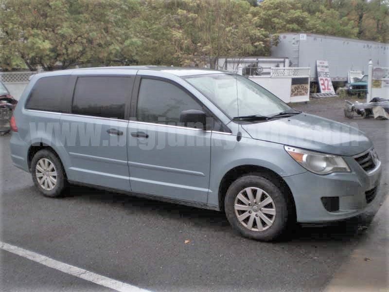 Parting Out 2009 Volkswagen Routan S Van L-62