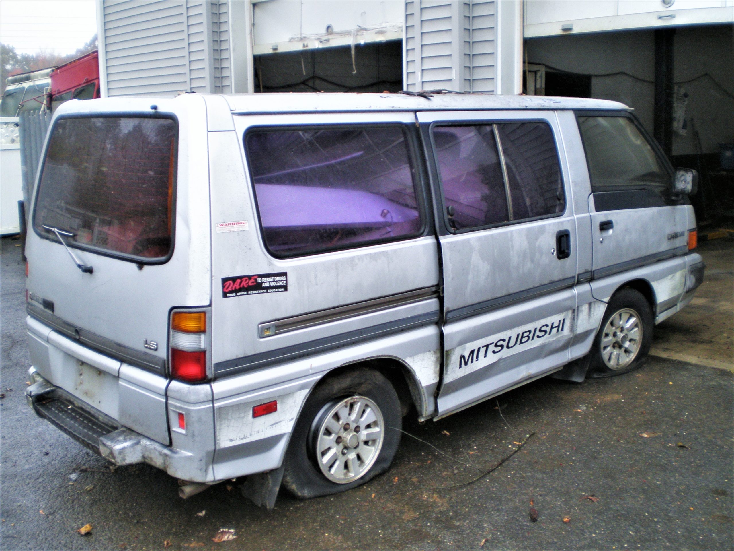 Parting Out 1989 Mitsubishi Wagon Van L-65