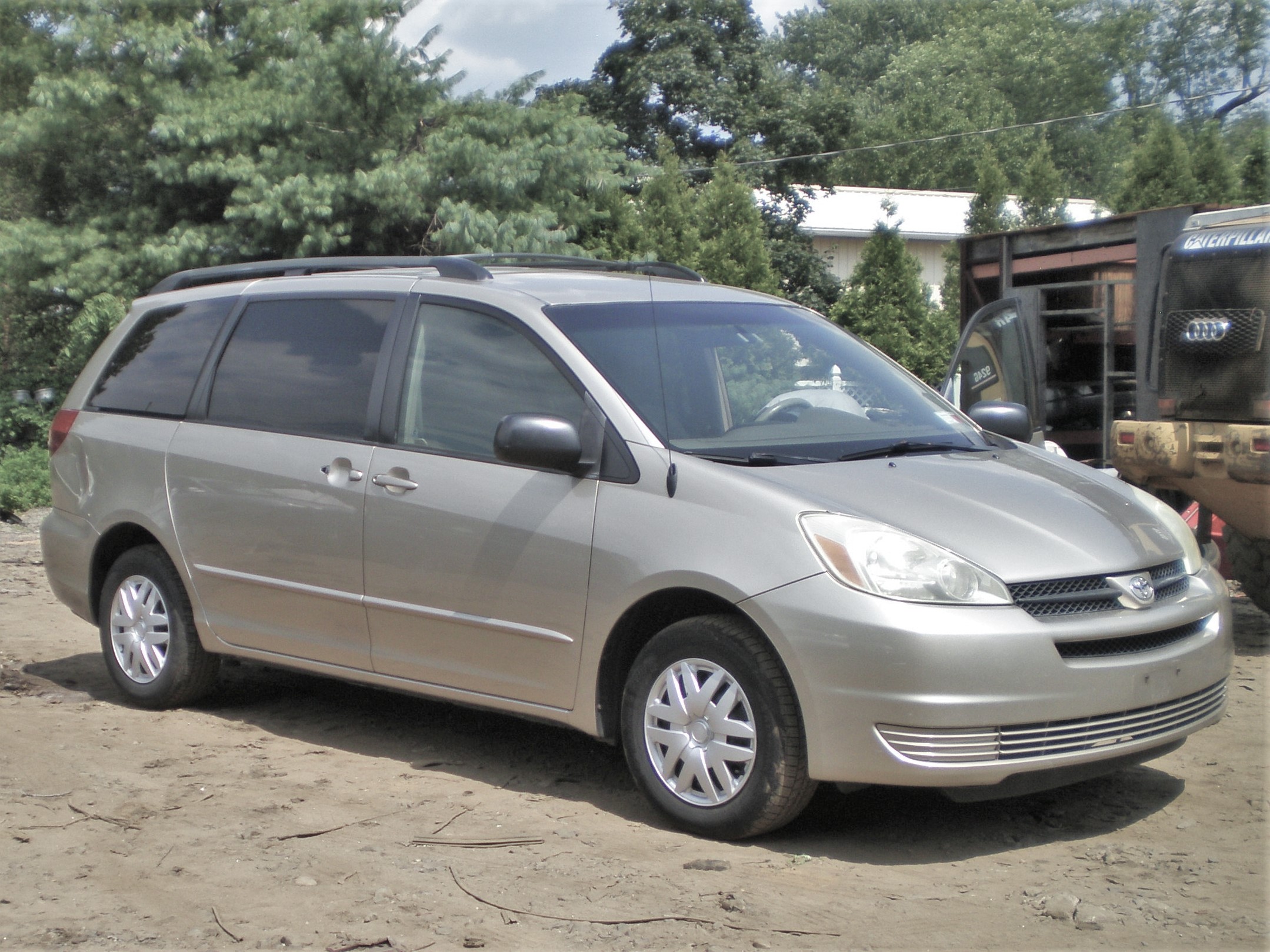 Parting Out 2005 Toyota Sienna LE FWD Van L-47