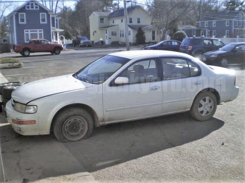 Parting Out 1999 Nissan Maxima GXE Sedan M-5