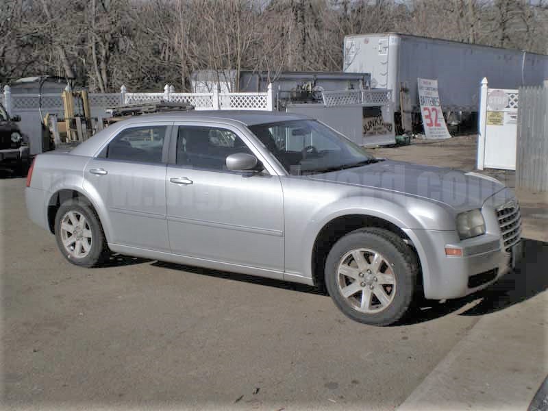 Parting Out 2007 Chrysler 300 RWD Sedan M-10