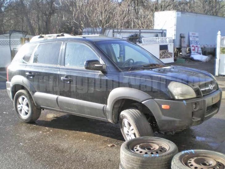 Parting Out 2006 Hyundai Tucson GLS 4WD M-8