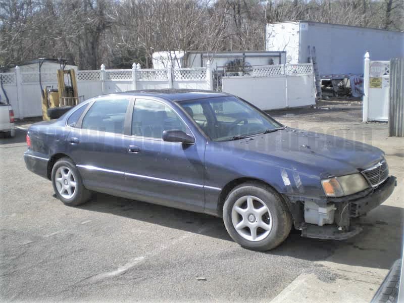 Parting Out 1998 Toyota Avalon XLS Sedan M-18