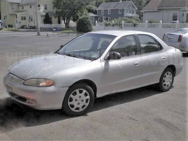 Parting Out 1998 Hyundai Elantra Sedan M-37