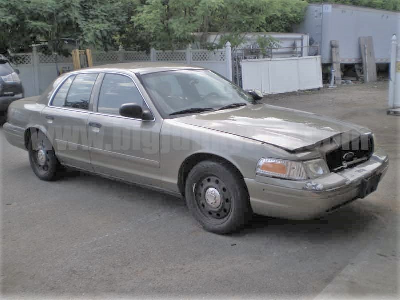 Parting Out 2006 Ford Crown Victoria Police Int. Sedan M-38