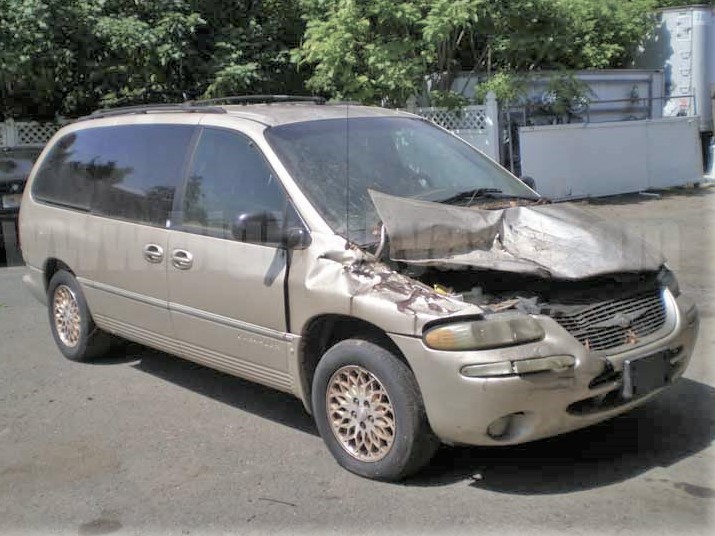 Parting Out 1998 Chrysler Town and Country LXi FWD Van M-43