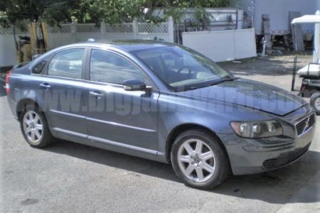 Parting Out 2006 VOLVO S40