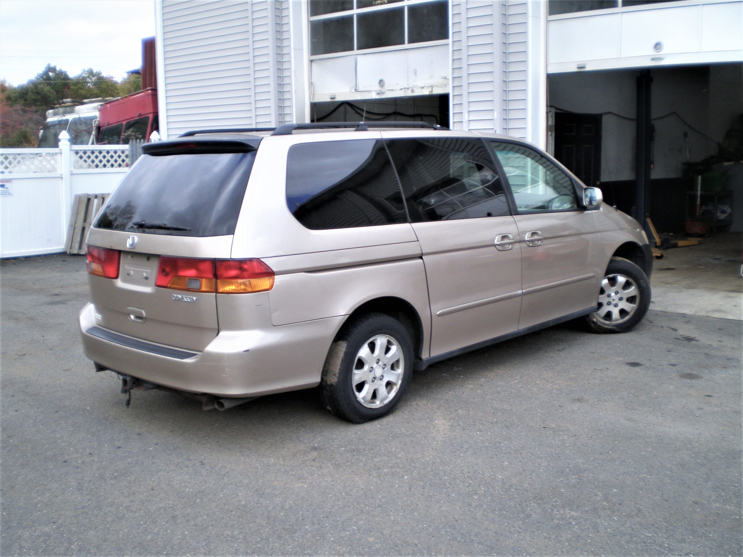 Parting Out 2002 Honda Odyssey EX-L DVD Van M-51