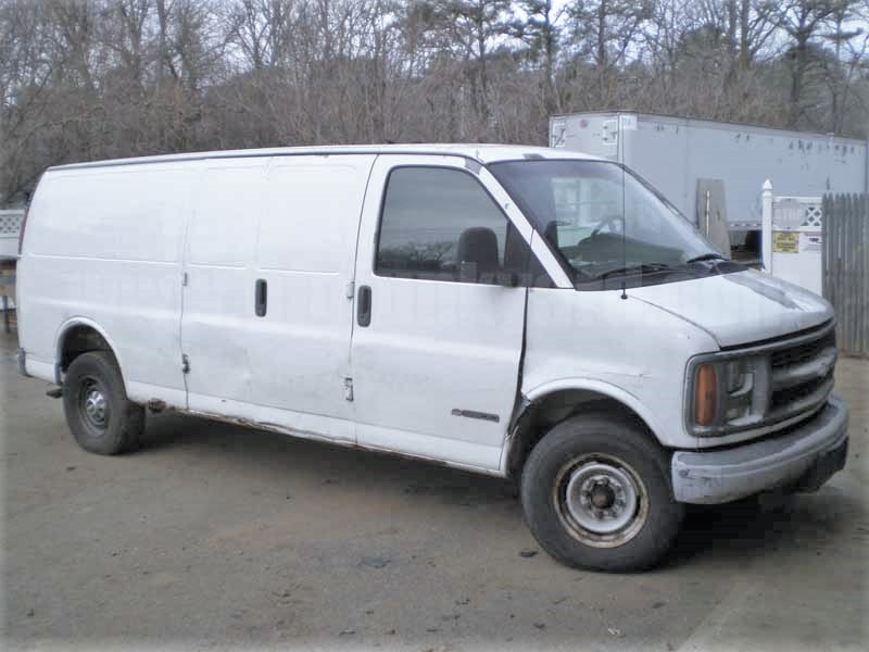 Parting Out 1998 Chevy Express 3500 RWD Van N-9