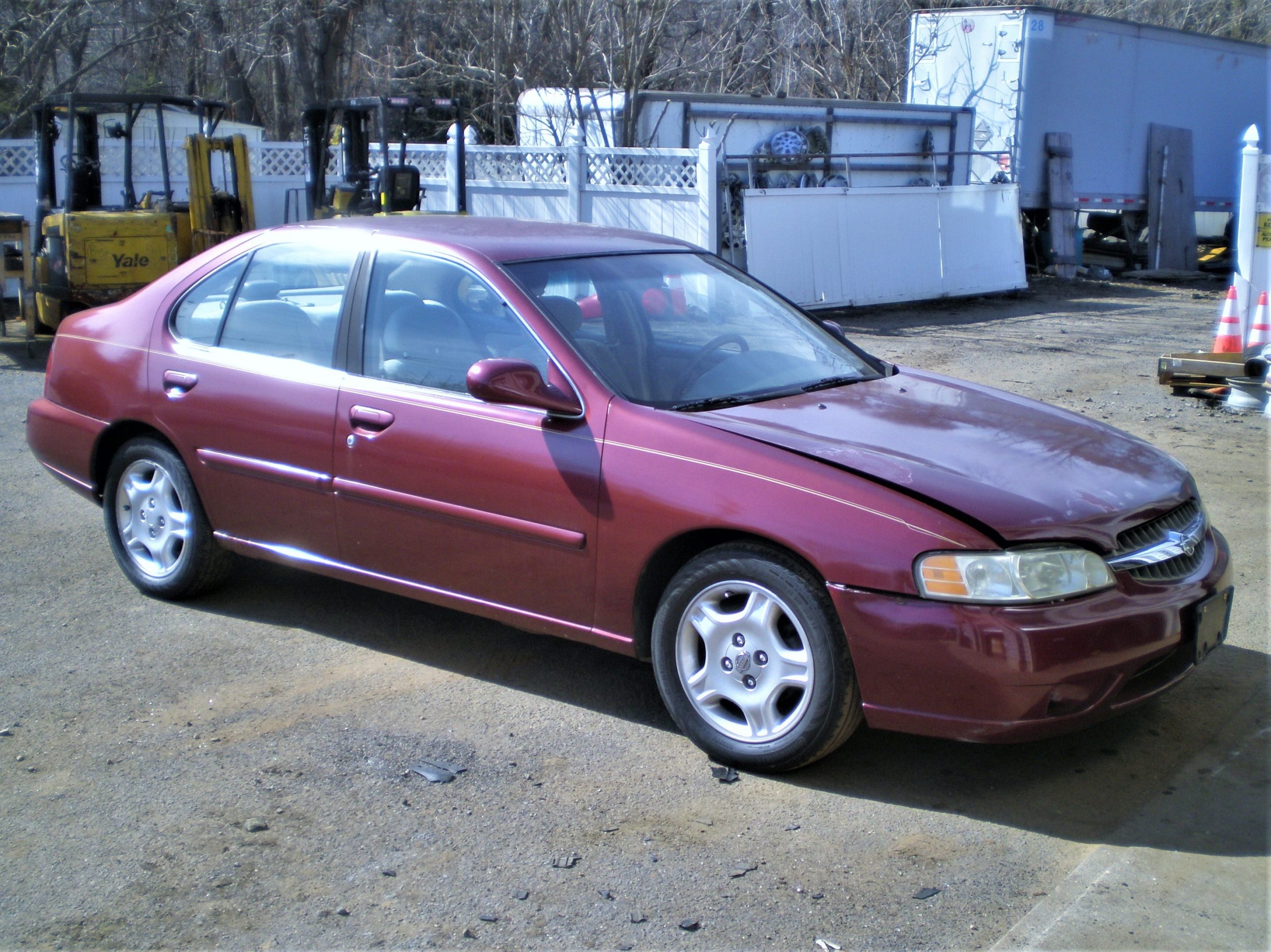 Parting Out 2000 Nissan Altima GXE Sedan N-7