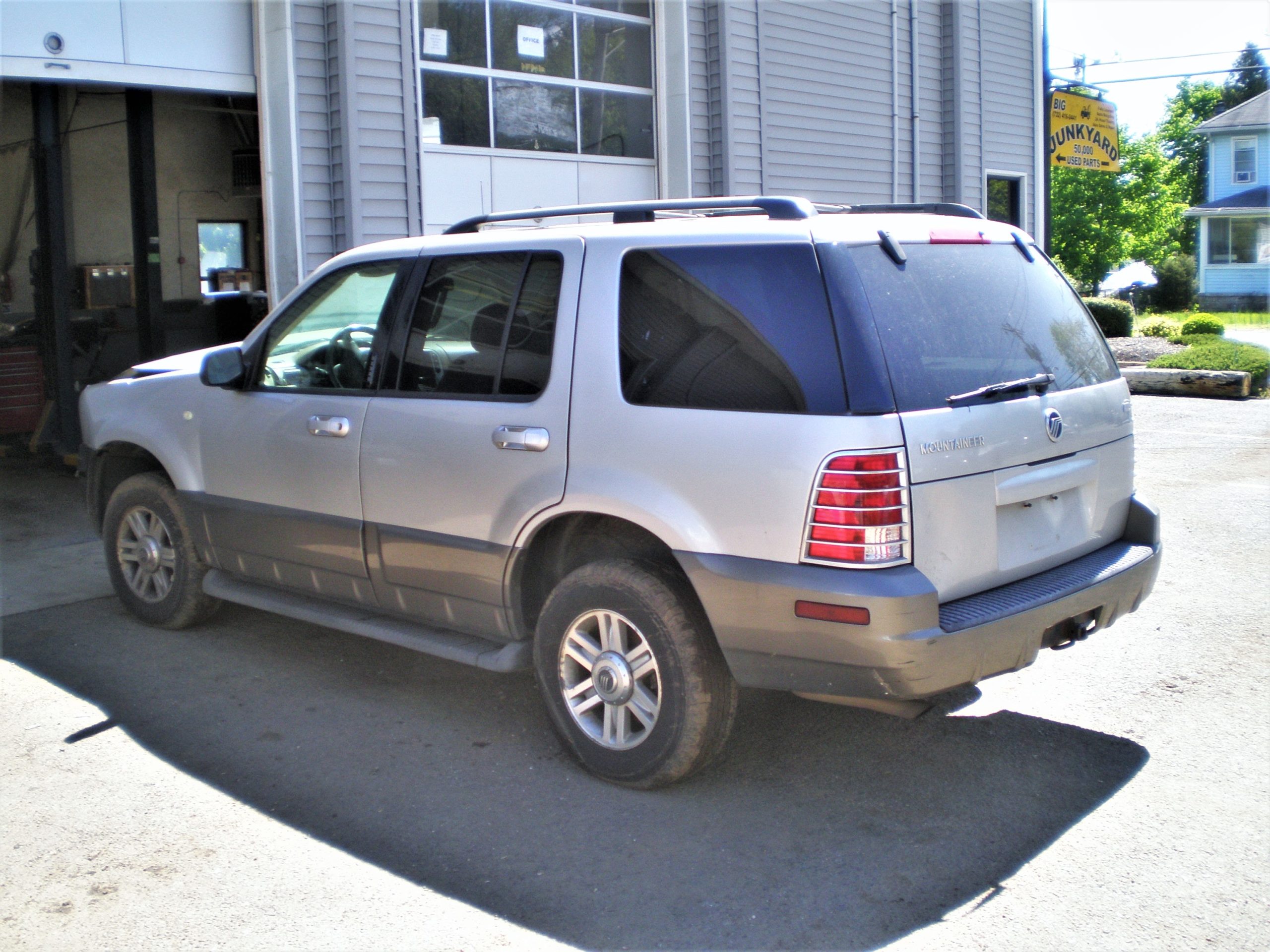 Parting Out 2004 Mercury Mountaineer V6 4WD N-15