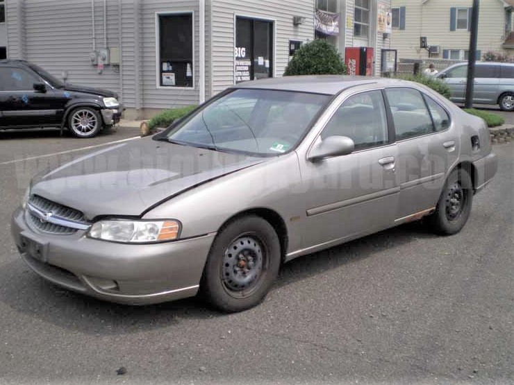 Parting Out Parting Out 2001 Nissan Altima GXE Limited Sedan N-32