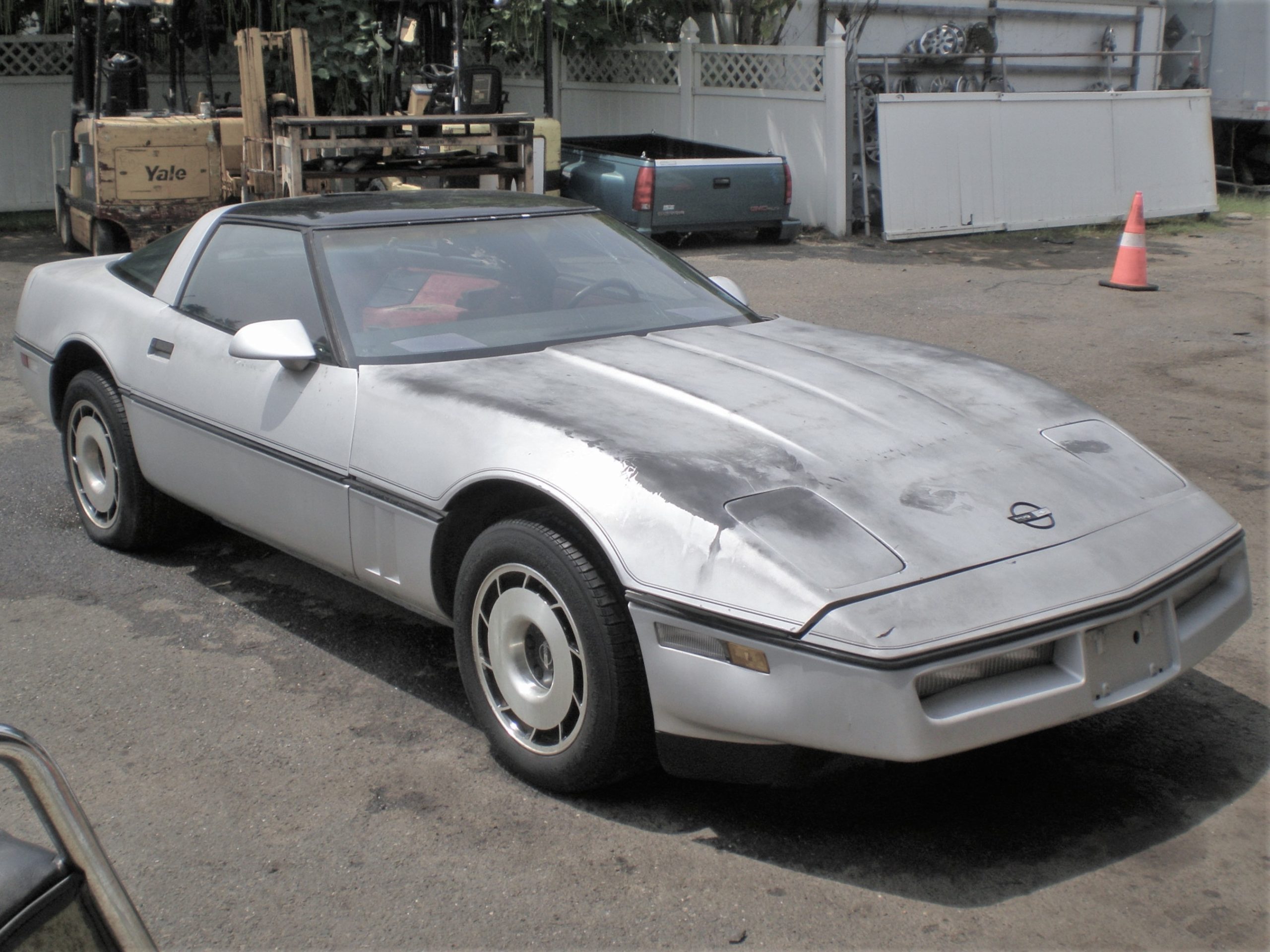 Parting Out 1985 Chevy Corvette RWD Coupe N-33