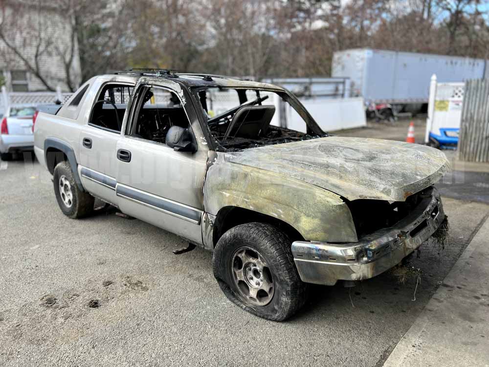 Parting Out 2004 Chevy Avalanche RWD N-56