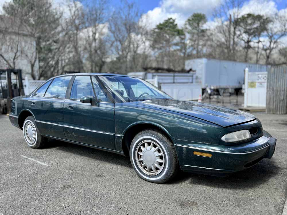 Parting Out 1996 Oldsmobile 88 FWD Sedan O-52