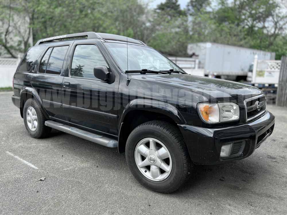 Parting Out 2002 Nissan Pathfinder SE 4WD O-59