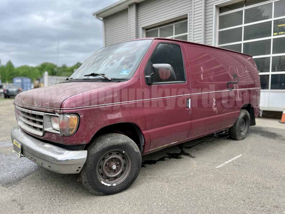 Parting Out 1995 Ford Econoline 150 RWD O-61