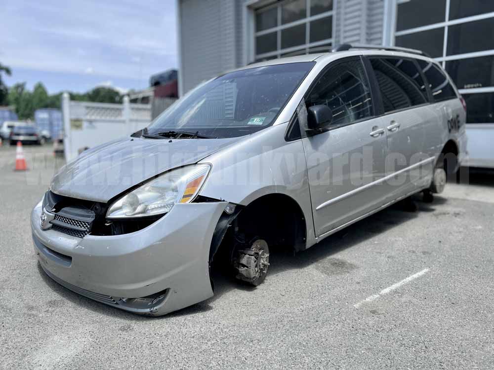 Parting Out 2004 Toyota Sienna FWD O-69