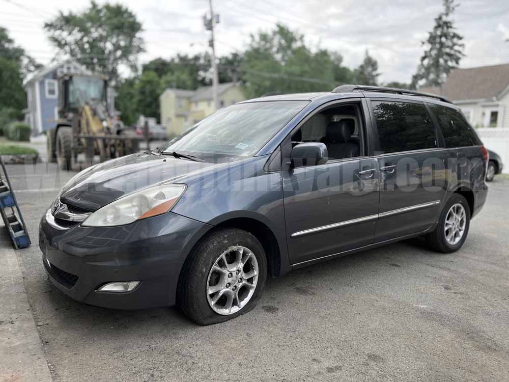 Parting Out 2006 Toyota Sienna XLE Limited AWD O-70