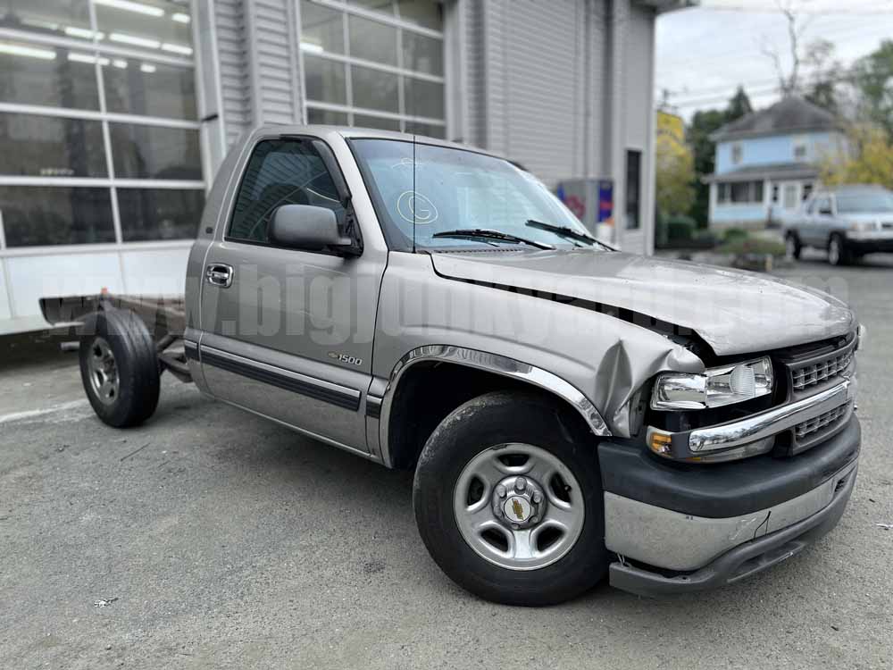 Parting Out 2000 Chevy Silverado 1500 RWD O-82