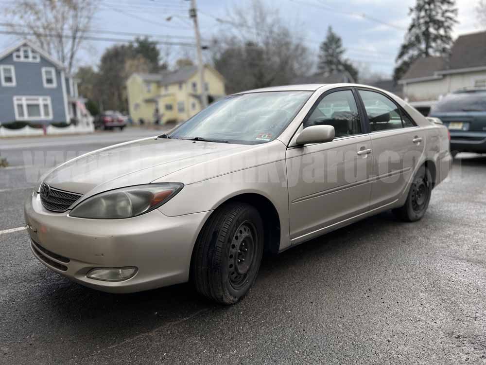 Parting Out 2002 Toyota Camry SE O-86