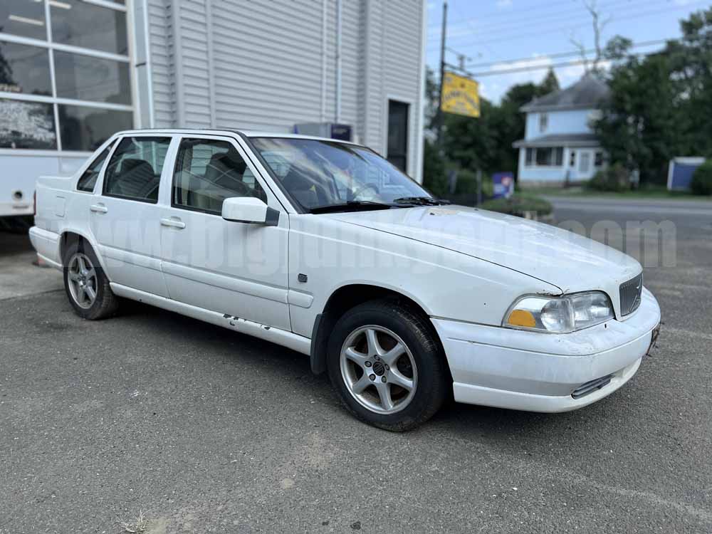 Parting Out 1999 Volvo S70 FWD Sedan P-81