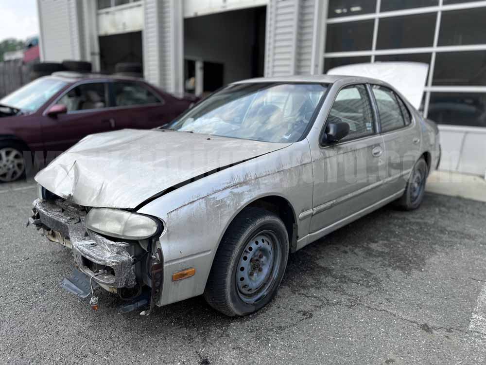 Parting Out 1996 Nissan Altima GXE P-89