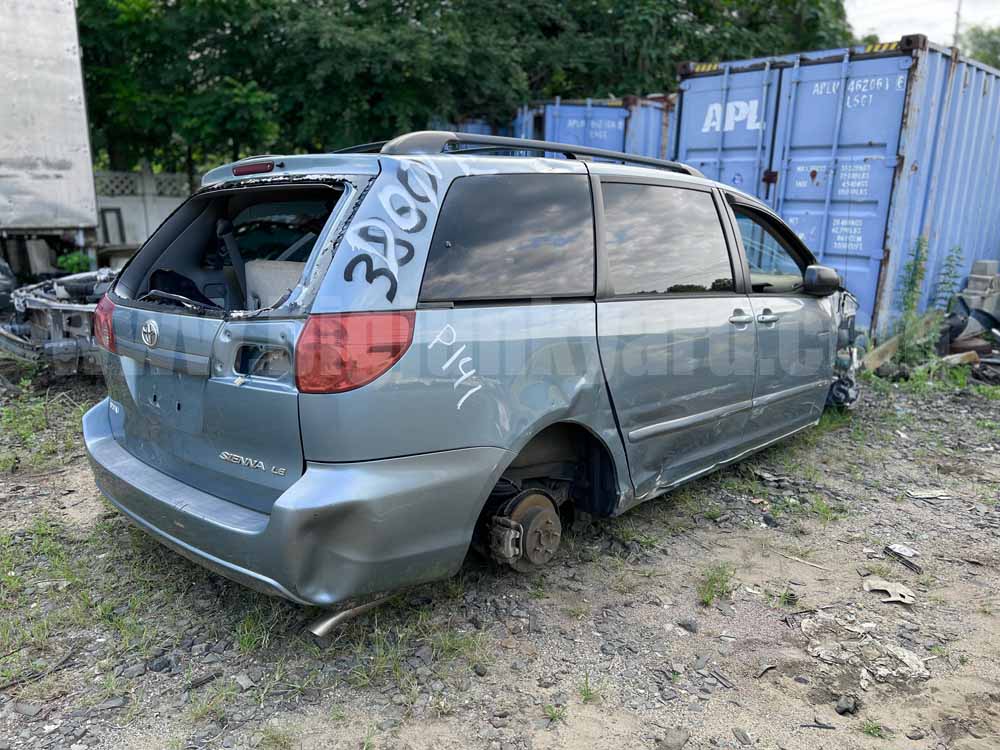 Parting Out 2009 Toyota Sienna LE FWD P-141