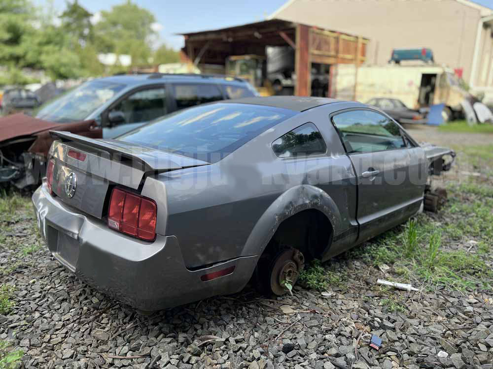 Parting Out 2006 Ford Mustang Coupe P-142