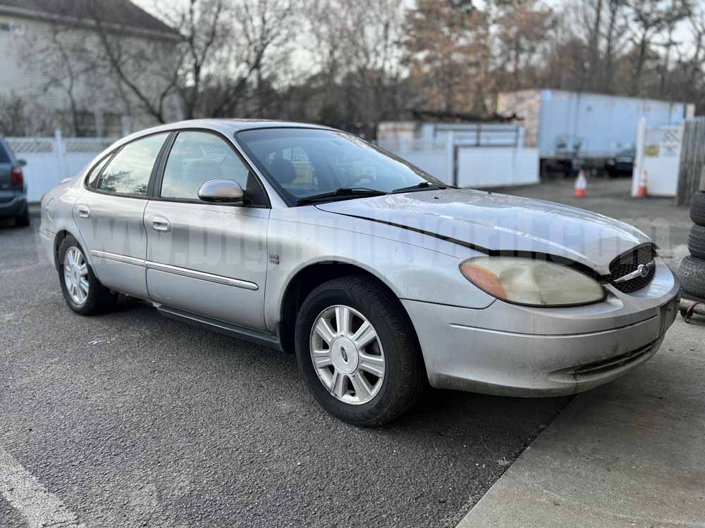 Parting Out 2003 Ford Taurus SEL Sedan Q-48