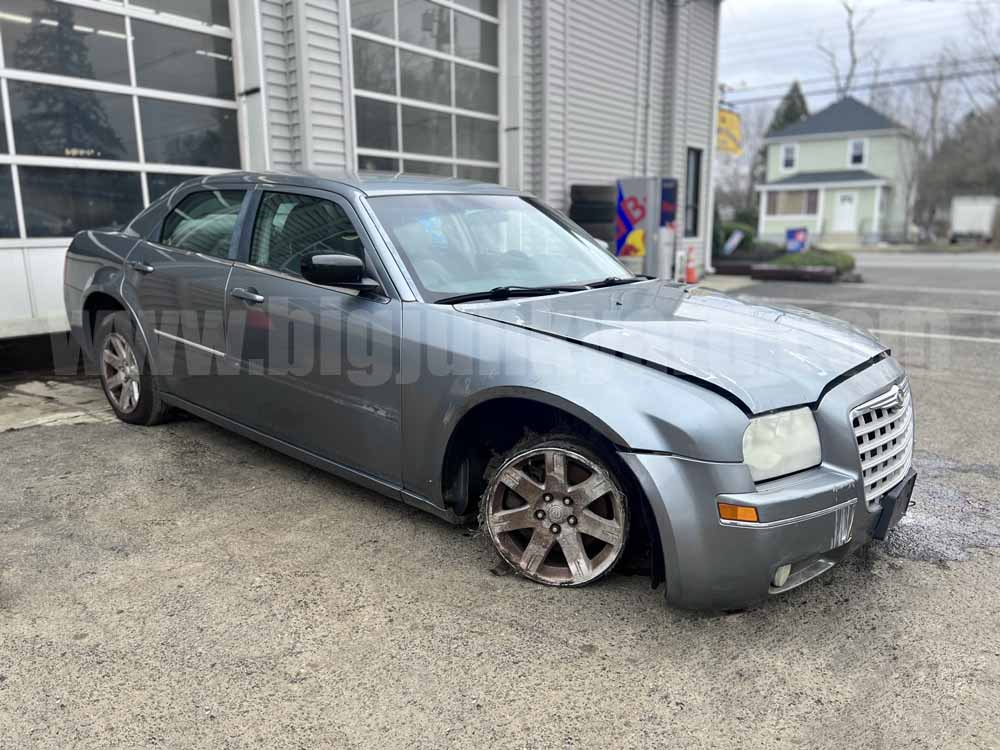 Parting Out 2007 Chrysler 300 Touring RWD Q-159