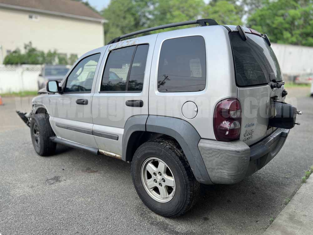 Parting Out 2007 Jeep Liberty 4WD Q-170