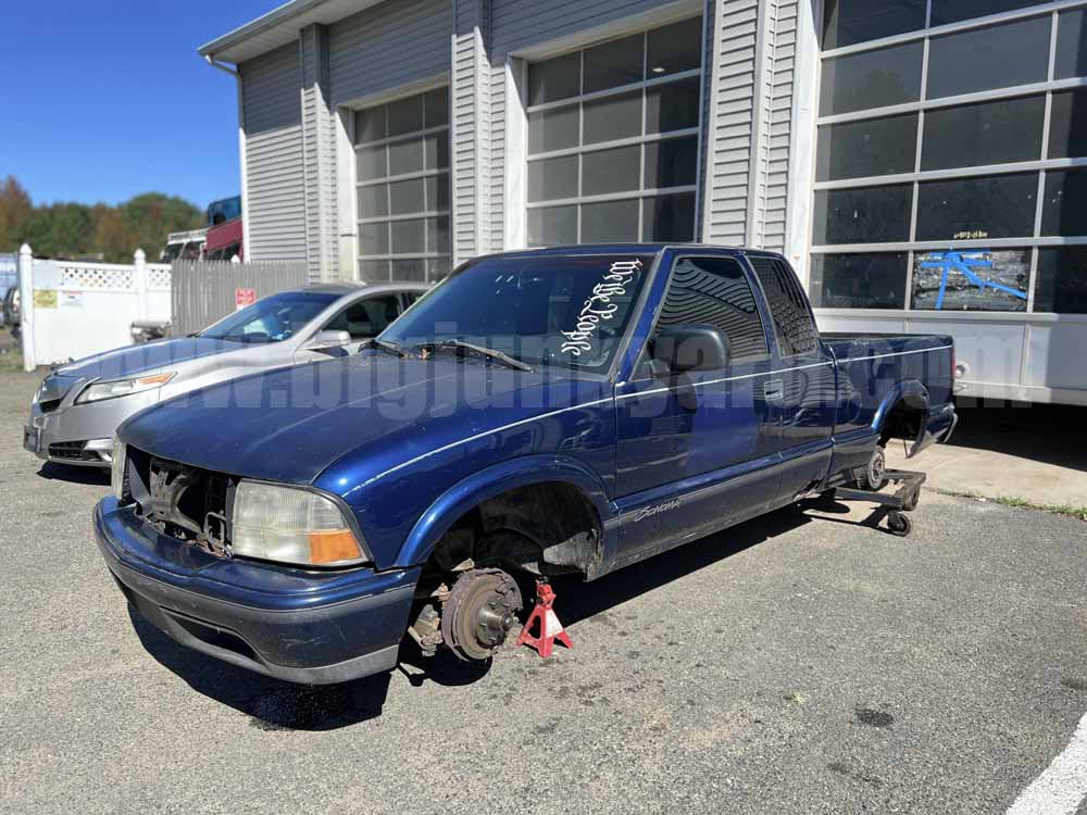 Parting Out 1999 GMC Sonoma SLS 2Dr RWD Q-189