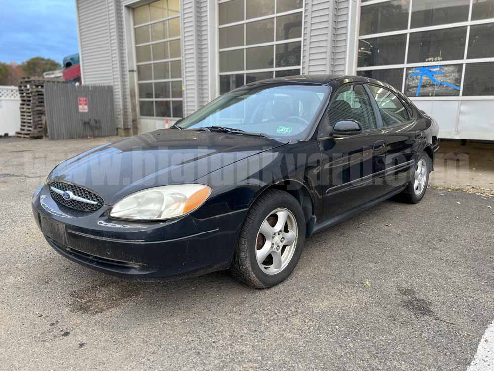 Parting Out 2003 Ford Taurus SE Q-198