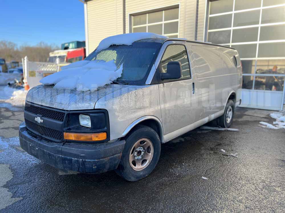 Parting Out 2006 Chevy Express 1500 R-47